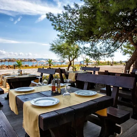 Happy Camp Mobile Homes In Amadria Park Camping